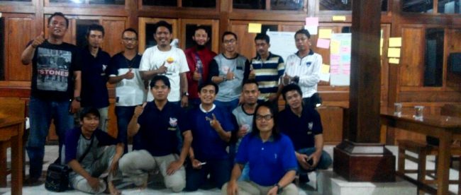 Sejumlah wartawan yang tergabung dalam FWHBU di sela-sela acara diskusi Minggu 4/9 (dok. Irfan/KM)