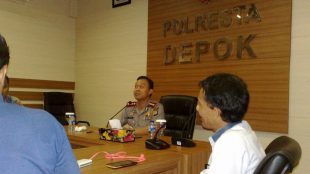 Kapolres Depok membantah bekingi proyek.