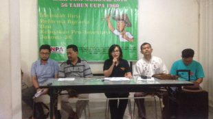 Konferensi pers dengan kordinator umum KNPA.Dewi Kartika, 24/9 (dok. Indra/KM)