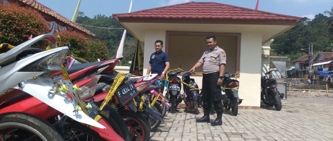 Beberapa Unit kendaraan roda dua bodong yang berhasil di amankan di Mapolsek Nanggung (dok. KM)