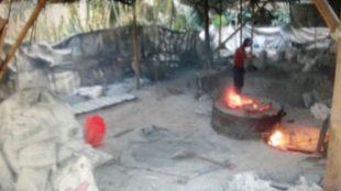 Aktivitas peleburan timah di pabrik di Rumpin, Kab. Bogor (dok. KM)