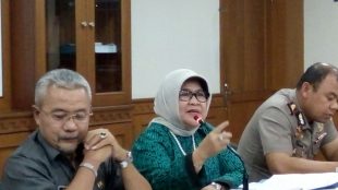 Bupati Bogor Nurhayanti saat bertemu perwakilan AMPB di Kantor Bupati, Selasa 4/10 (dok. KM)
