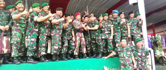 Tengah Baret Merah Danjen Kopassus yang baru, Brigadir Jenderal Madsuni (dok. KM)