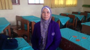 drg. Umi Rahmana saat penyuluhan gigi di SDN 3 Cilodong (dok. Indra/KM)