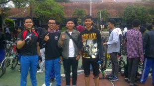 Beberapa siswa SMAN 1 Cianjur dalam acara "Funbike" keliling kota Cianjur, Sabtu 8/10 (dok. Muklis/KM)