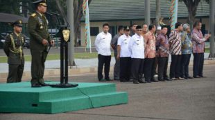 Pangdivif 1 Kostrad, Mayjen AM Putranto saat memberikan sambutannya pada upacara HUT TNI ke 71 di Depok, 5/10 (dok. KM)