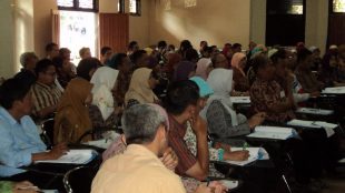 Peserta sosialisasi pengelolaan keuangan di SMK Daarussalaam, Cisaat Sukabumi Kamis 20/10 (dok. KM)