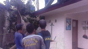 Pohon tumbang akibat angin kencang di perum pondok Cibubur menimpa pos pol Cisalak (dok. KM)