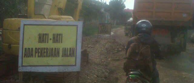 Proyek betonisasi jalan di desa Kampung Sawah, Rumpin (dok. KM)