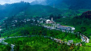 Jalur Puncak Pass yang melewati Cisarua dan kawasan wisata Puncak, Kabupaten Bogor (stock)