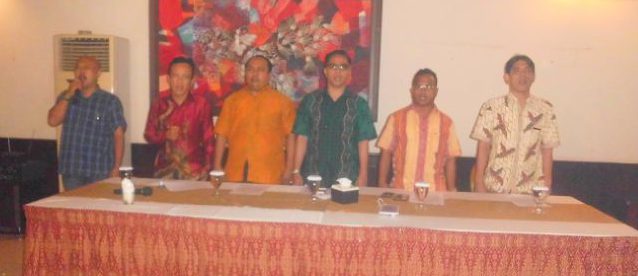 Anggota Rumah 98 saat deklarasi pernyataan sikap di RM Handayani, Salemba Jumat 28/10 (dok. KM)