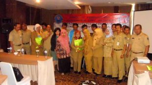 BNN kota Depok bersama Kepsek SD kota Depok saat kegiatan Advokasi Pembangunan Berwawasan Anti Narkobadi Hotel Santika Depok, Selasa 18/10 (dok. KM)