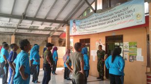 Senam di kantor desa Sukamantri (dok. KM)