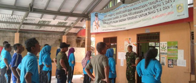 Senam di kantor desa Sukamantri (dok. KM)