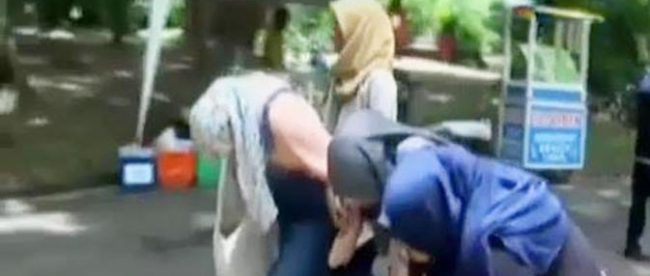 Sejumlah pengunjung KRB melarikan diri saat kawanan lebah menyerang, Minggu 9/10 (dok. KM)