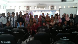 Peserta workshop percepatan pencatatan akte kelahiran di aula Dinsosnakertrans, Bogor 25/10 (dok. Irfan/KM)