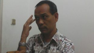 Kepala Dinsosnakertrans Kab. Bogor Yos Sudrajat saat di wawancara awak media (dok. KM)