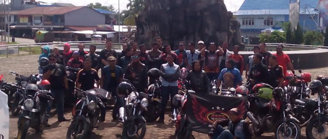 Anggota klub motor Tiger PHUKATC saat melakukan touring ke Melawi, Kalbar (dok. KM)