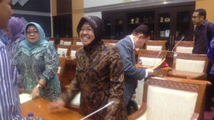 Walikota Surabaya Tri Rismaharini usai RDP di Komisi 3 DPR-RI, Kompleks Parlemen 29/11 (dok. Indra/KM)