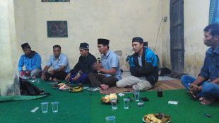 Anggota "Paguyuban Peduli Tanpa Syarat" (PPTS) saat acara santunan yatim, Minggu 20/11 (dok. KM)