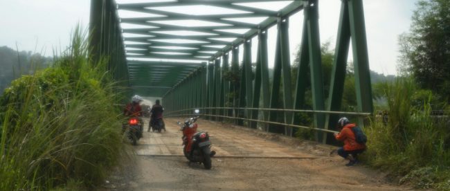 Kondisi Jembatan Paranji di Jalan Rumpin-Leuwiliang, Senin 26/12 (dok. KM)