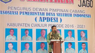 Bupati Cianjur Irvan Rivano saat memberikan sambutan pada pelantikan pengurus APDESI 2016-2021(dok. KM)