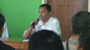 Dirut PDAM H. Kamaludin Zein memberikan sambutan sekaligus mensosialisasikan program penambahan sumber air, Rabu 14/12 (dok. KM)