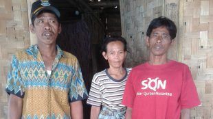 Kades Ketapang Kecamatan Mauk, Tangerang, (kiri) bersama saksi "Pocong" (dok. KM)