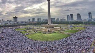 Massa "Aksi Bela Islam" III memenuhi silang Monas dan sekitarnya (dok. KM)