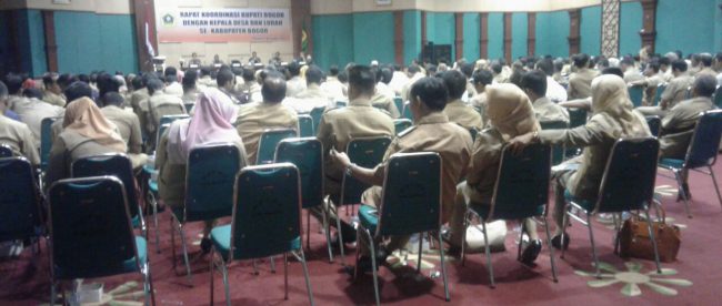 Ratusan kepala desa se-kabupaten Bogor menghadiri penataran dari Bupati Bogor terkait beragam permasalahan desa, Rabu 7/12 (dok. KM)