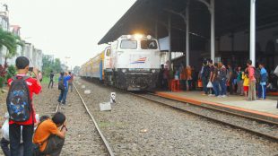 Kereta api Bogor-Sukabumi (dok. KM)