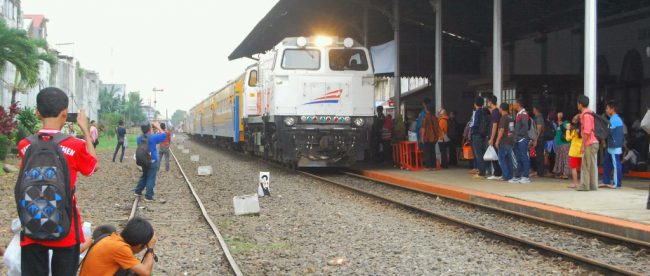 Kereta api Bogor-Sukabumi (dok. KM)