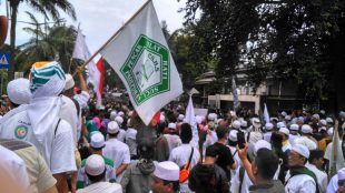 Suasana sempat menegang saat berhadapan massa pro dan kontra Ahok pada persidangan hari ini 3/1 (dok. KM)