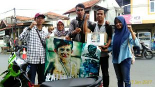 Aktivis mahasiswa yang turut serta dalam penggalangan dana bantuan untuk korban perang Aleppo di bilangan Cibungbulang, Bogor (dok. KM)