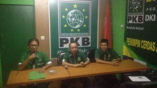 Ketua DPW PKB Jakarta Pusat,H. Hasbillah Ilyas (tengah) (dok. Indra/KM)