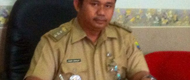 Camat Cugenang, Dadang Ginanjar, di ruangan tugasnya saat diwawancarai oleh KM (dok. KM)