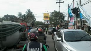 Perempatan Ciseeng yang selalu macet (dok. Irfan/KM)