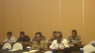 Kades Gunung Bunder 2, Drs. Juanda, menghadiri acara penandatanganan Berita Acara dan Peta Tata Batas areal kerja operasi sumur panas bumi PT. Chevron Geothermal Salak Ltd. di Hotel Aston Bogor, Rabu 1/2 (dok. KM)