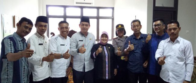 Bupati Bogor bersama Muspika Parung di kantor kecamatan baru (dok. Irfan/KM)