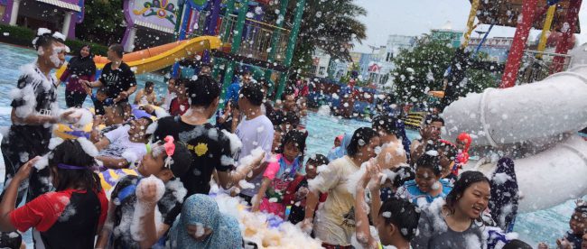Suasana di kolam Depok Fantasi Water Park, Kota Depok (dok. KM)