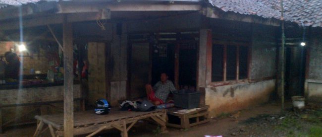 Rumah kumuh milik Nisun (65), yang tak jauh dari Kantor Desa Tegal luput tak terdaftar program bantuan RTLH (dok. KM)