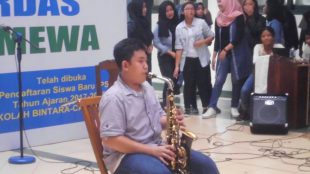 Siswa SMP Cakrabuana memperlihatkan bakatnya (dok. KM)