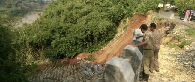 Kondisi Turap yang rusak di Desa Cidokom, Kecamatan Rumpin (dok. KM)