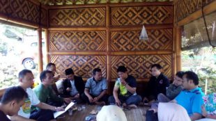Para kader dan alumni PKU 9 MUI berdiskusi lakukan langkah-langkah strategis organisasi terhadap masyarakat (dok. KM)
