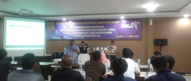 Pemaparan tentang Desa Wisata oleh Dinas Kebudayaan dan Pariwisata (Disbudpar) Kabupaten Bogor di Hotel The Rizen, Cisarua Selasa 4/4 (dok. KM)