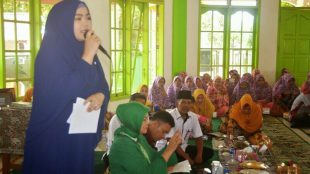 Sherin Tharia Zola di hadapan Warga BKMT provinsi Jambi (dok. KM)