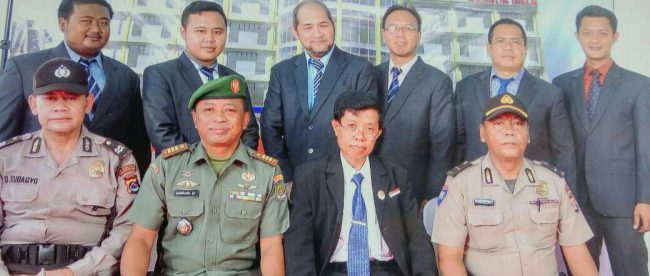 Foto bersama Wakil ketua IV dan Dosen STIE ISM (Indonesia School of Management) dengan perwakilan Polres dan Kodim Kabupaten Tangerang saat peresmian gedung kampus ISM (dok. KM)