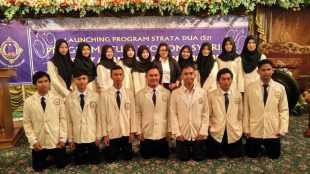 Mahasiswa Inais berfoto bersama dalam acara launching program S2 INAIS (dok. KM)
