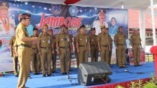 Kelompok Paduan Suara Camat dan Lurah se-Tanjab Barat saat penampilan di Jambore PKK Kabupaten Tanjab Barat (dok. KM)