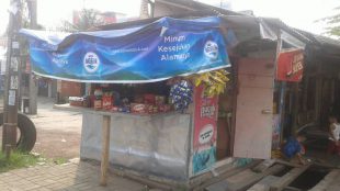 Salah satu warung yang diduga kuat menjual hexymer secara bebas. (dok. kM)